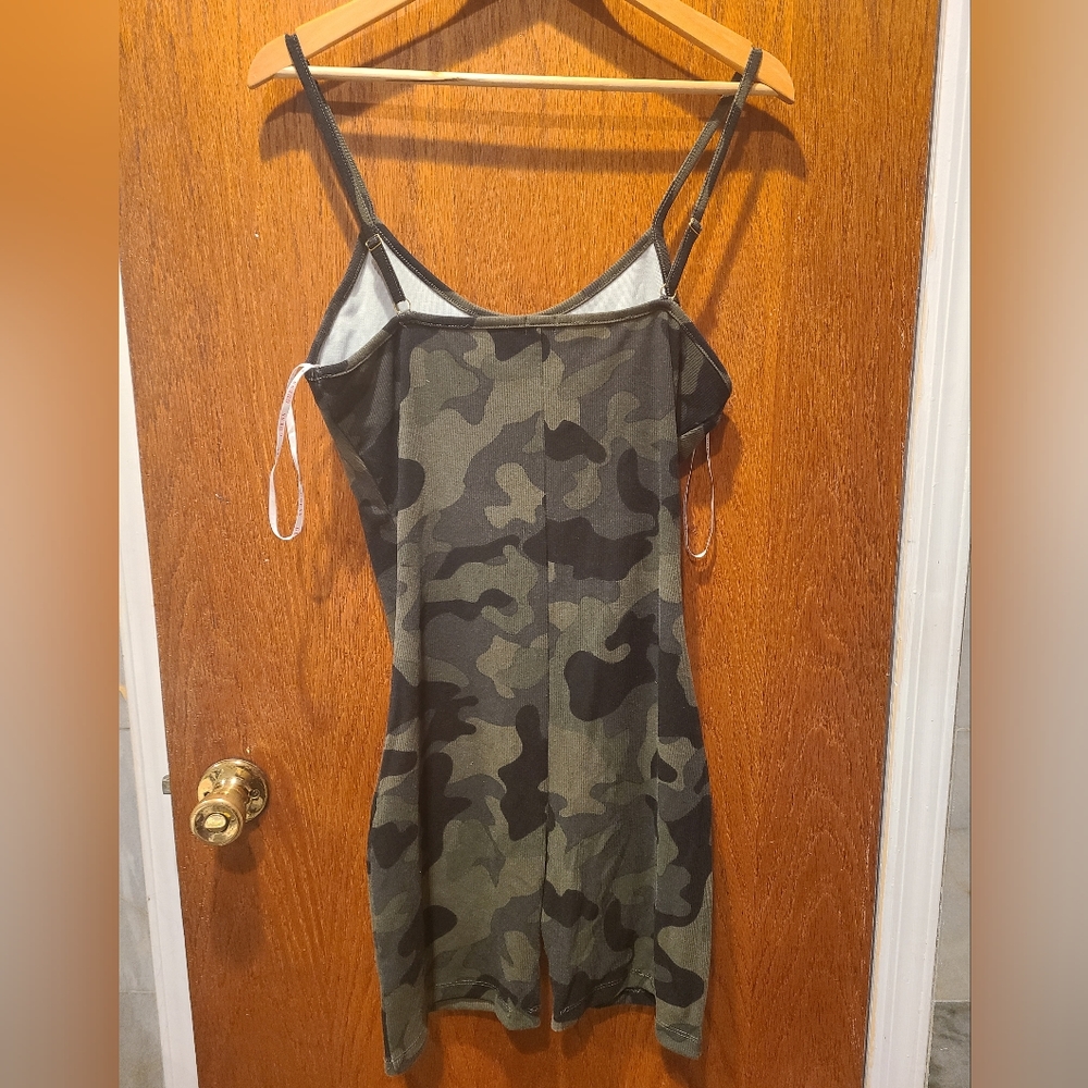 Guess Army Fatigue Xl romper - Picture 5 of 5